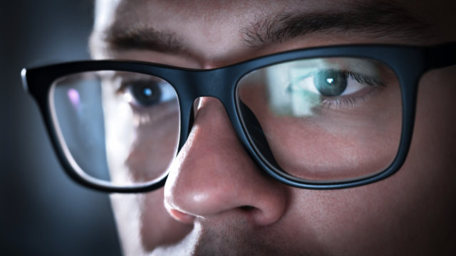 Jak vybrat brýle na počítač? 5 věcí, které byste neměli podcenit.